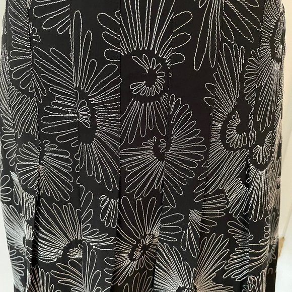 ANN TAYLOR Black White Silk Embroidered Skirt - Picture 4 of 5